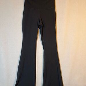 Aritzia TNA TnAction Black Leggings Pants Women’s XS Flare Leg High Rise Yoga